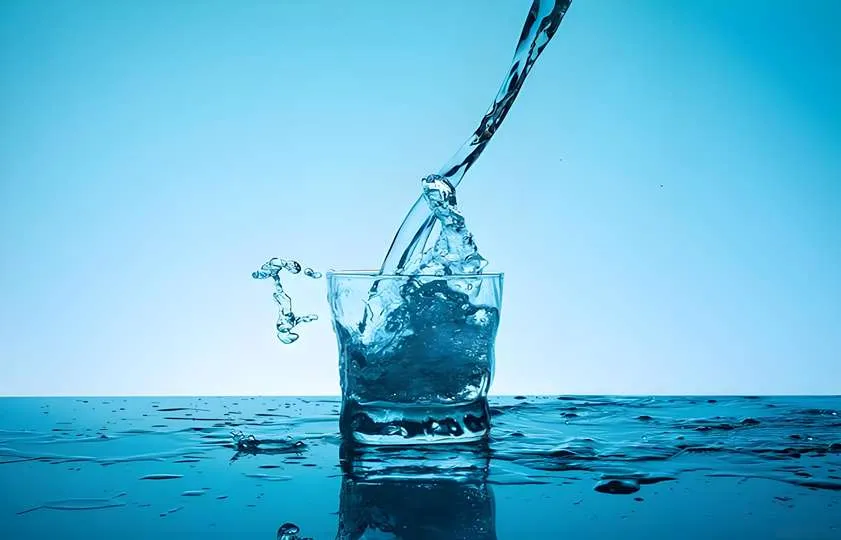 ما هو الماء منزوع الأيونات؟